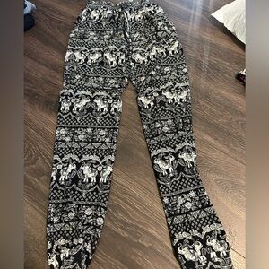 Mudd Black and white design stretchy pant